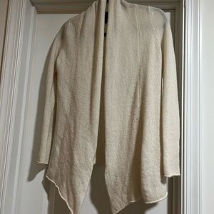 C by Bloomingdales 100% cashmere sweater cream size small